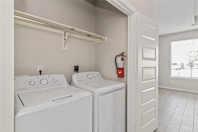 Building Photo - 1309 W Sucre Dr