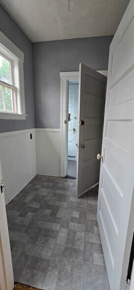 Building Photo - 144 Elm St