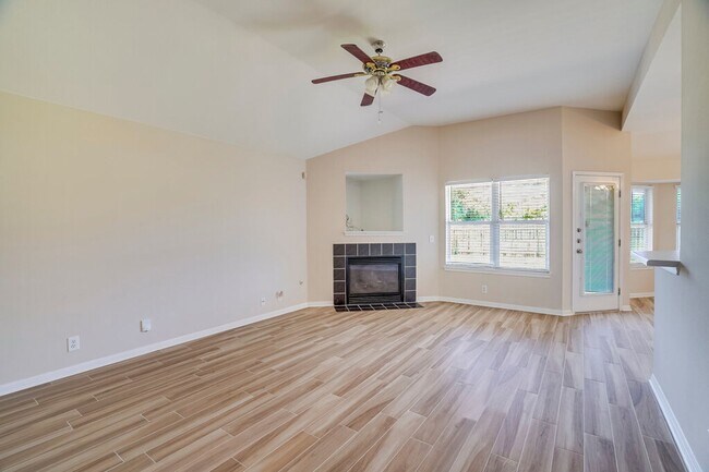 Building Photo - 1013 Lantana Ln