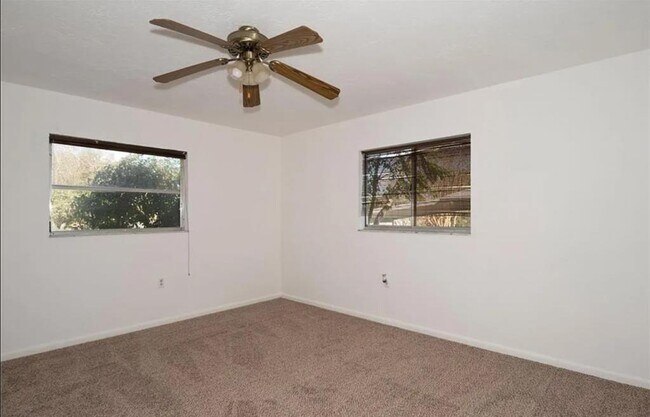 Building Photo - 209 S Lee St