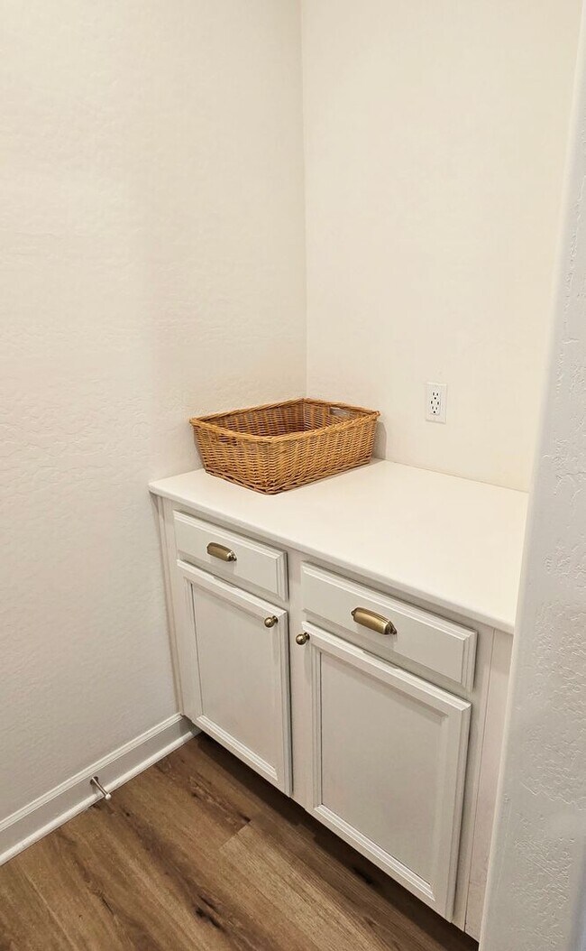 Building Photo - 4-bedroom + Den, 3-bath home in The Preserve at San Tan