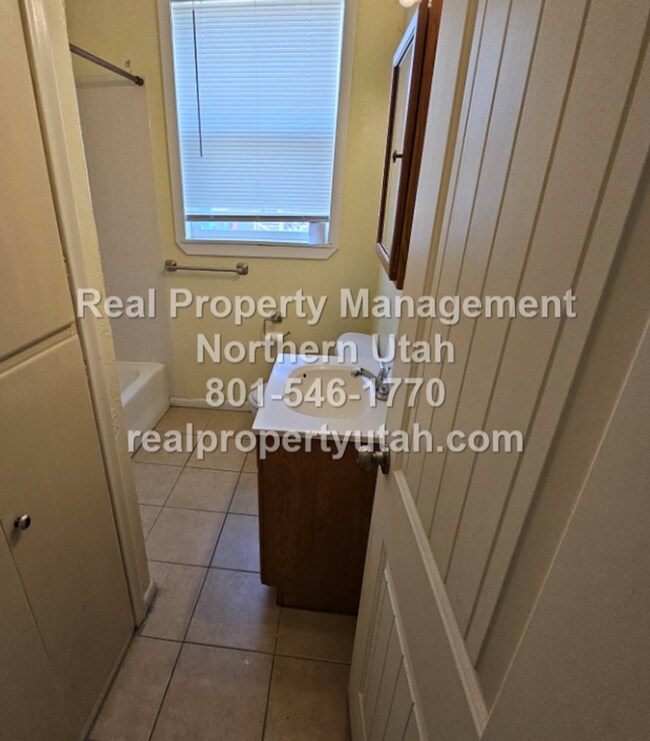 Building Photo - 2 Bedroom 1 Bathroom Ogden Home Available