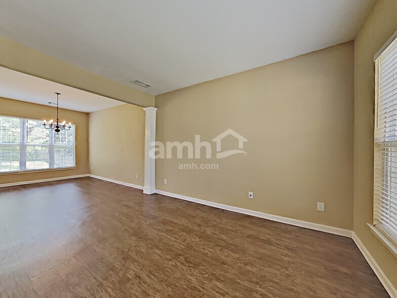 Building Photo - 2251 Monthemer Cv