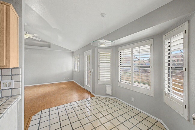 Building Photo - 5719 E St John Rd