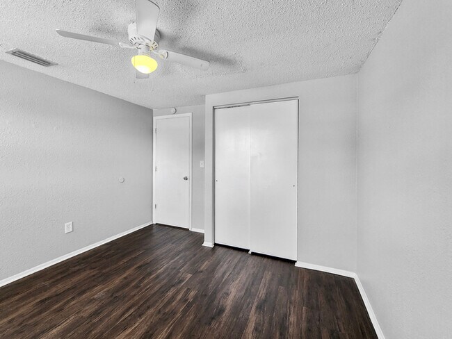 Building Photo - 4 Bedroom Home in Clearwater, FL