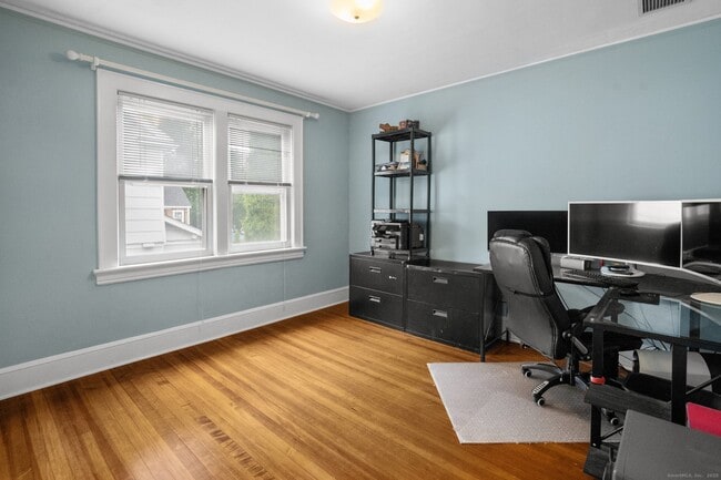 Building Photo - 14 Maple St