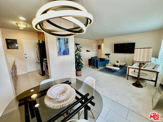 Building Photo - 960 Larrabee St