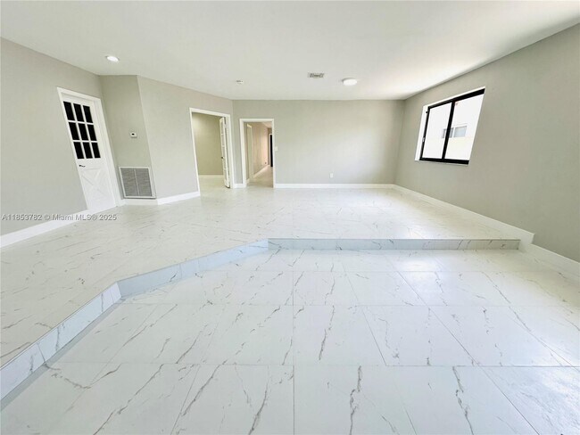 Building Photo - 201 SW 40th Ave