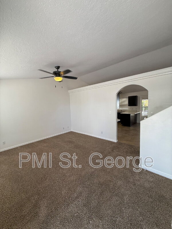 Building Photo - 1947 E 40 S Cir