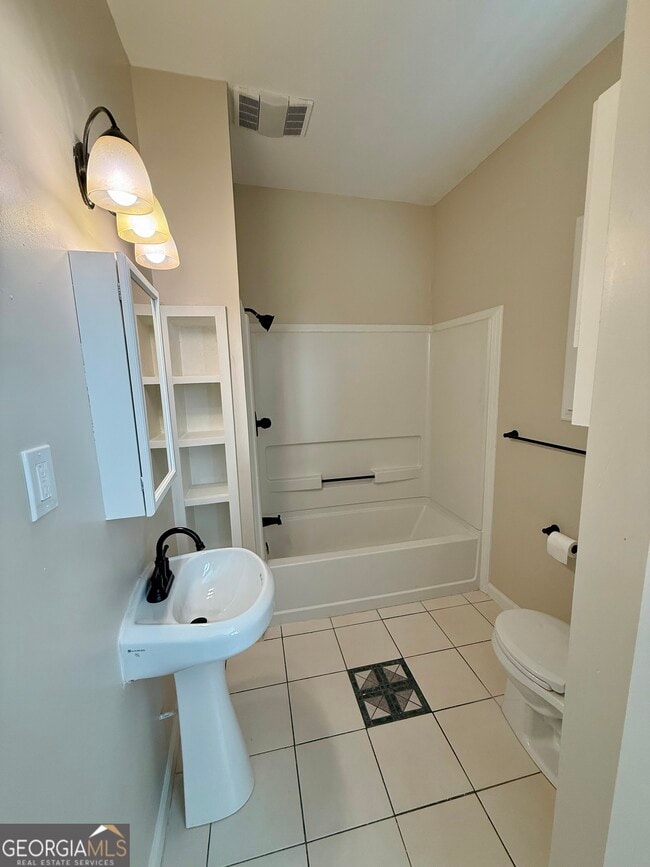 Building Photo - 494 Parkway Dr NE