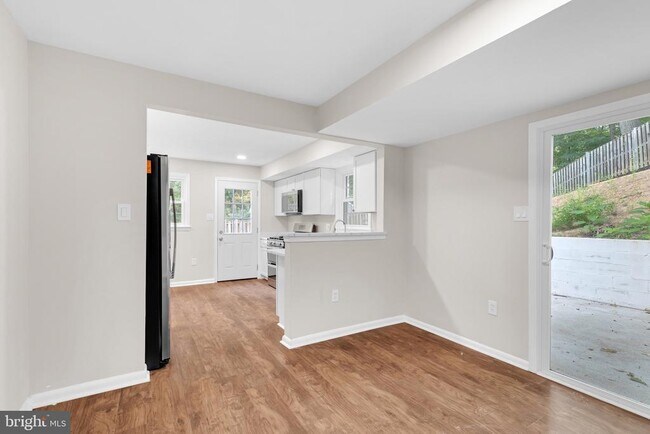 Building Photo - 3009 S Hill St