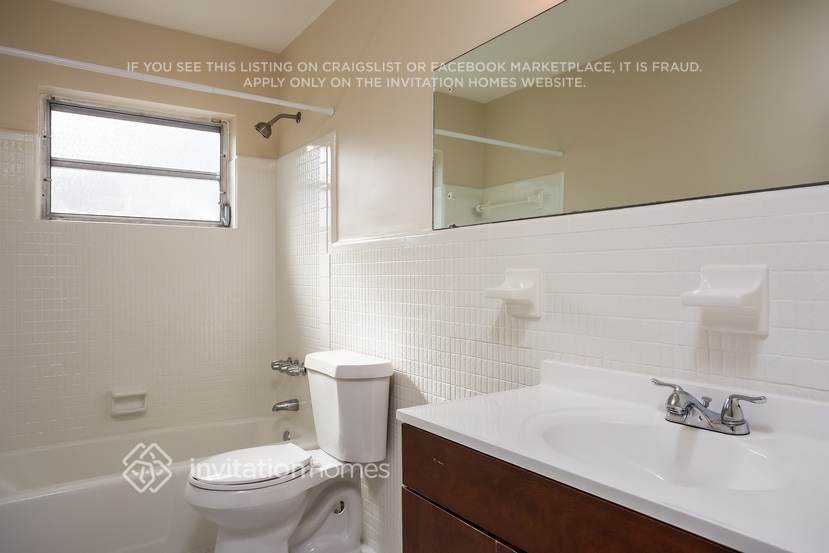 Building Photo - 700 S Rainbow Dr