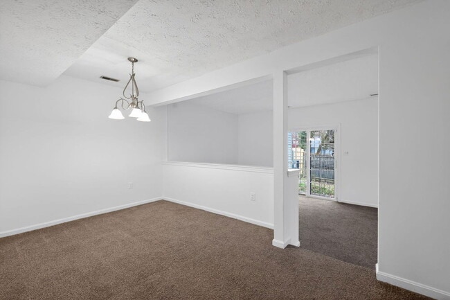 Building Photo - 2710 Red Oak Ln