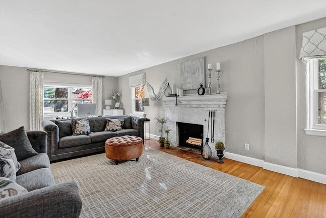 Building Photo - 350 Converse St