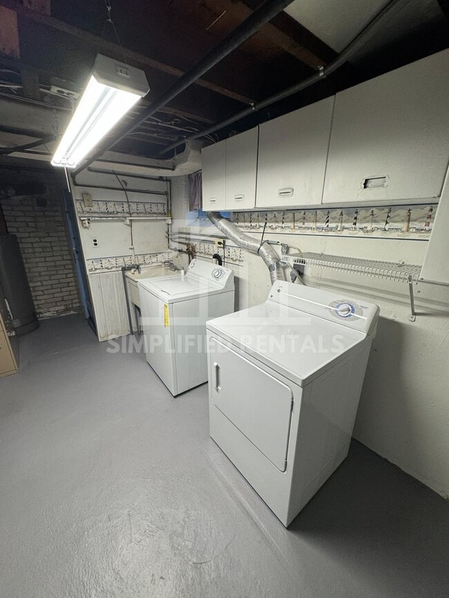 Building Photo - 2 Bedrooms 1 bathroom Unit available in Wa...
