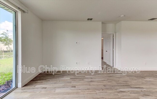 Building Photo - 304 Links Ter Blvd