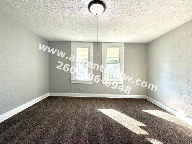 Building Photo - 4 Bedroom House - $300 Off First Months Rent