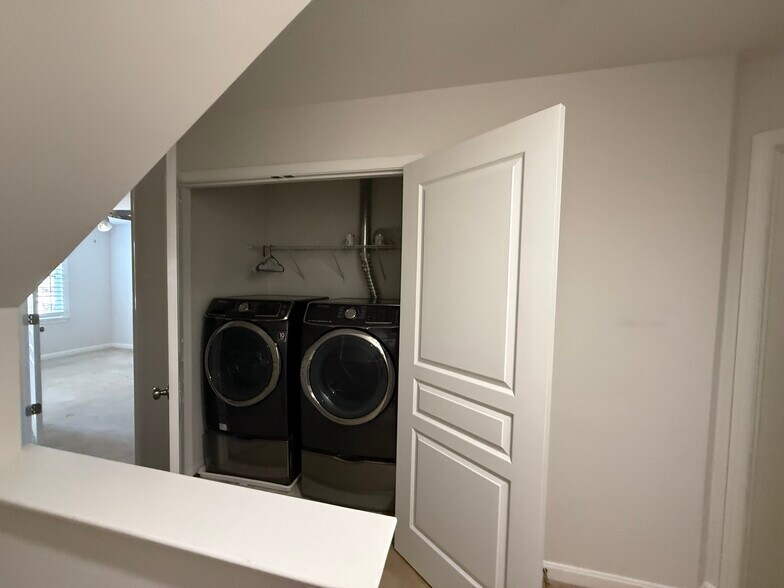 Building Photo - 20 Boucher Pl