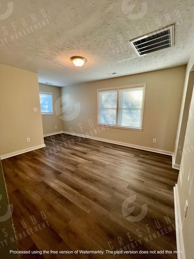 Building Photo - Spacious Updated 1Br 1 Bath