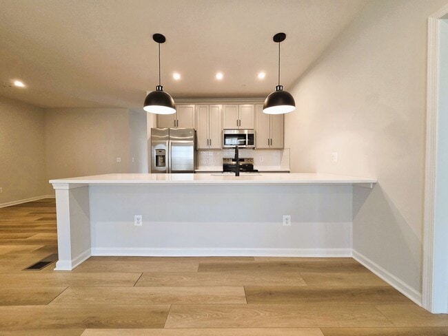 Building Photo - Newer ground level condo in Coalfield Station located in highly desireable Midlothian.