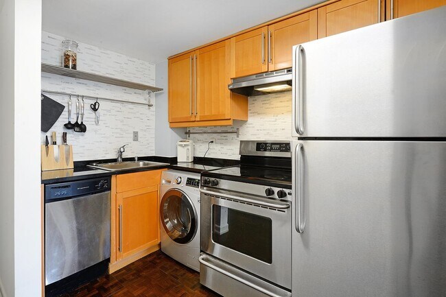 Building Photo - 212 9th St