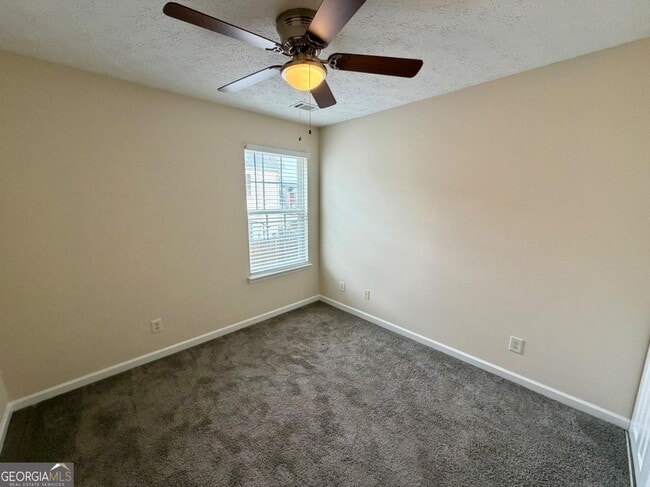 Building Photo - 235 Meadowridge Dr