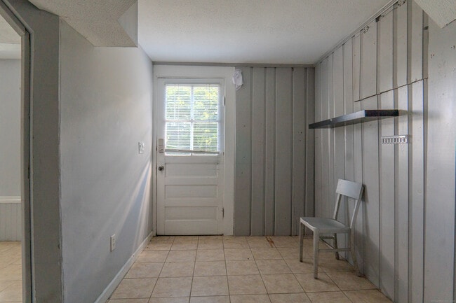 Building Photo - 33 Evergreen Ave