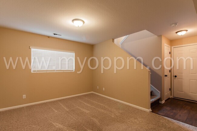 Building Photo - Stunning 3 Bedroom / 2 Bathroom Home | Mil...