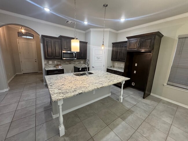 Building Photo - 5209 Lamont Ave