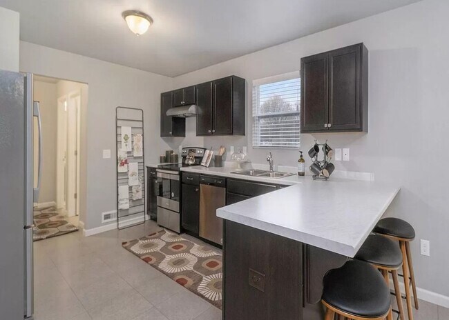 Building Photo - March Availability in Tiburon!