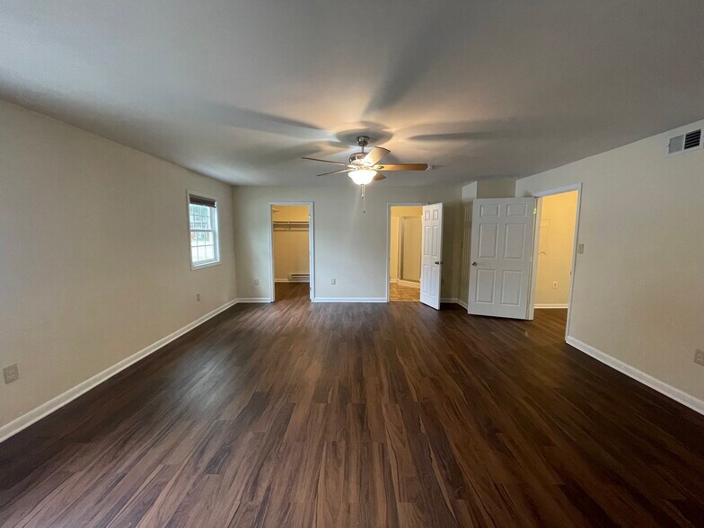 Master Suite - 8234 Roanoke Ct