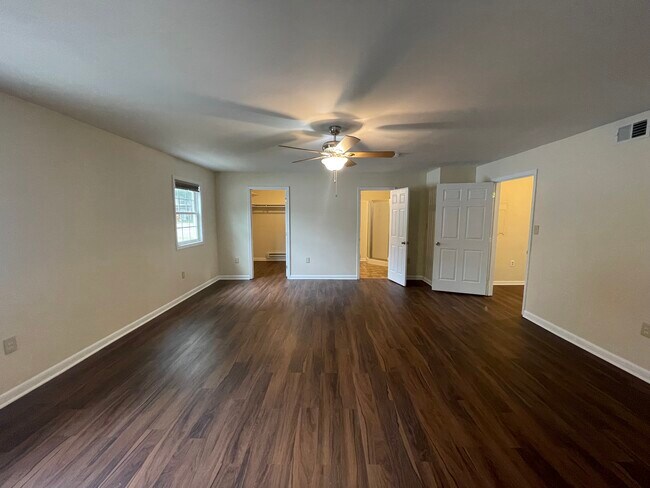 Master Suite - 8234 Roanoke Ct