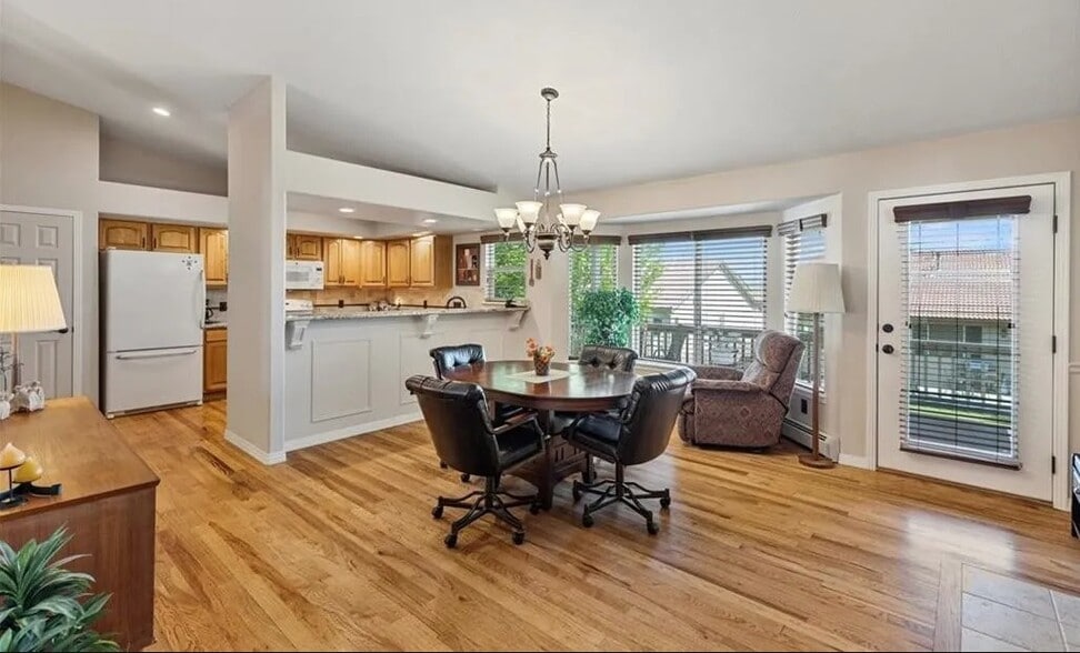 Great room to kitchen - 152 Las Lunas St