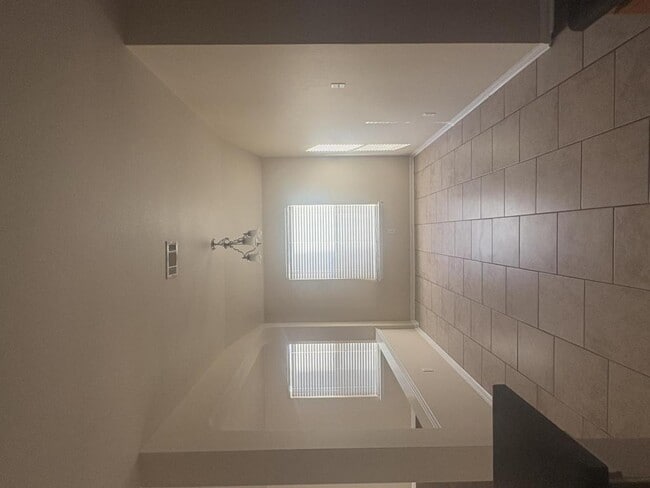 Building Photo - 6101 Shamrock Dr