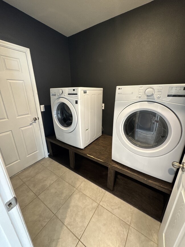 Building Photo - 512 Mckenna Dr