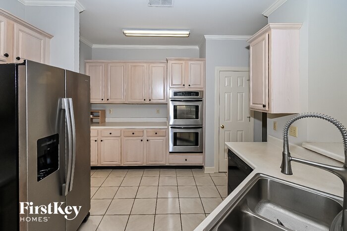 Building Photo - 1610 Saddle Glen Cove E