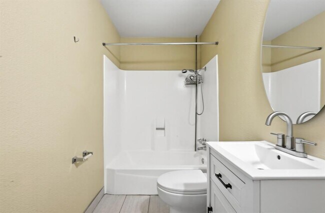 Building Photo - 2124 Burton Dr