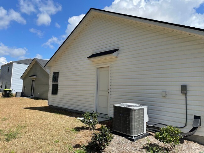Building Photo - 3 Bedroom 2 Bathroom House in Sunfish Cove Sunset Beach NC