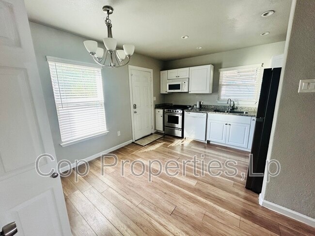 Building Photo - 614 El Monte Blvd