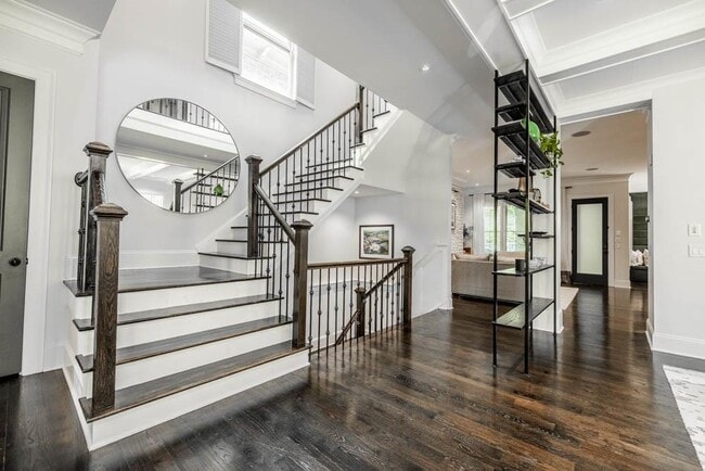 Building Photo - 470 Hamilton St SE