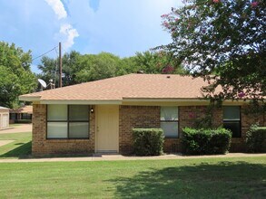 Building Photo - Whitehouse ISD - 2 Bedroom, 1 Bath Duplex