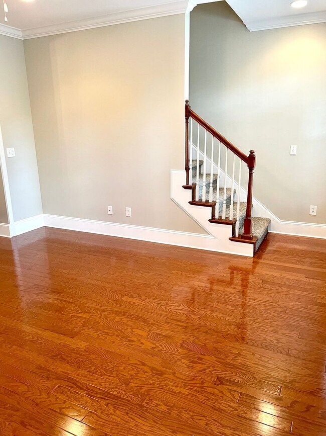 Building Photo - Lakeside Living in Loudon