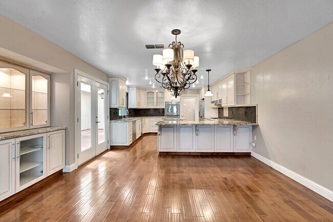 Building Photo - 1808 Cougar Ln
