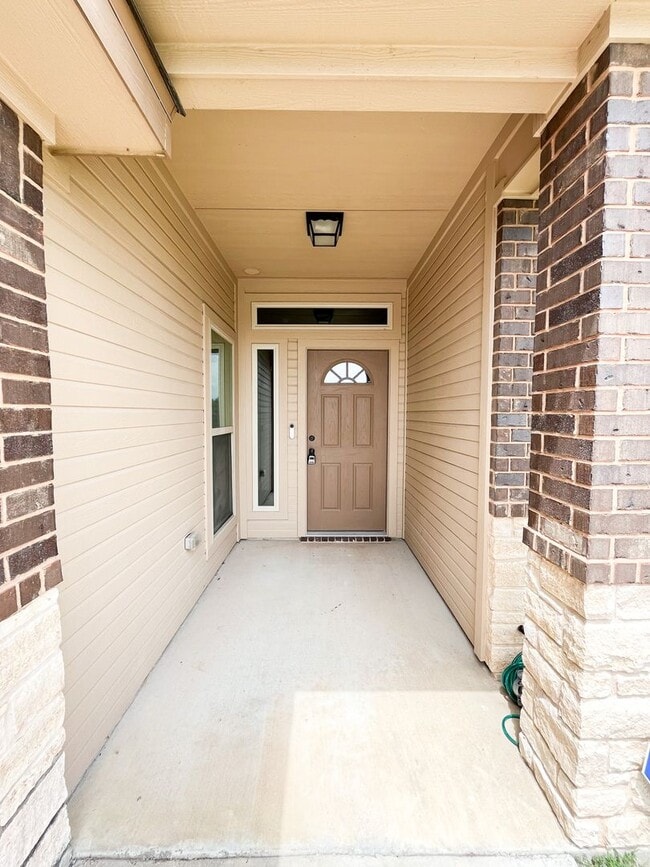 Building Photo - Available 7/11/2025 Beautiful 1 story, 5 b...