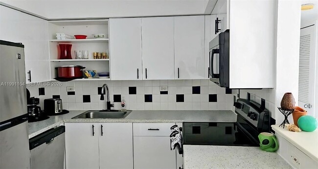 Building Photo - 1500 Bay Rd