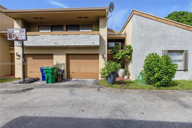 Building Photo - 8390 N Missionwood Cir
