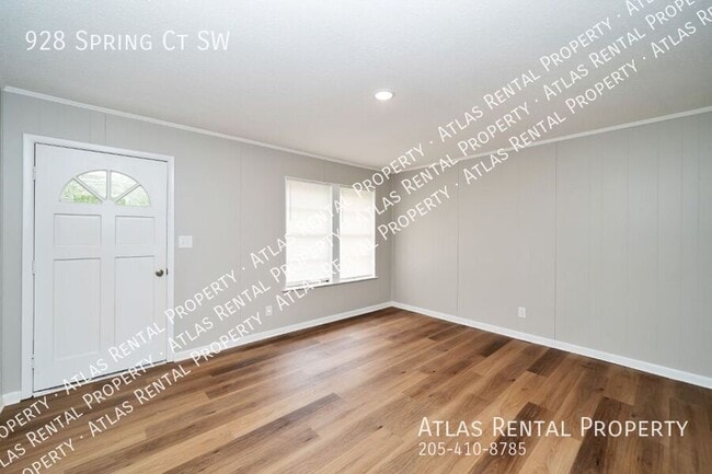 Building Photo - 928 Spring Ct SW