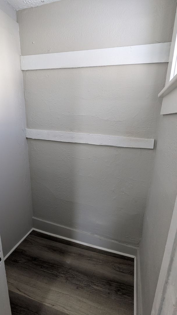 Building Photo - Welcome to this newly renovated, 3-bedroom home located in the heart of Akron