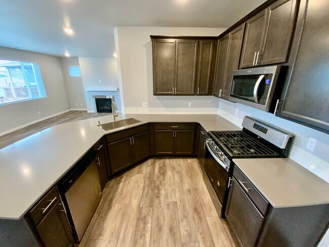 Building Photo - 914 Burwood St SE