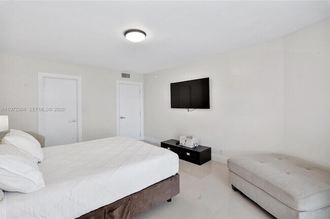 Building Photo - 600 Parkview Dr